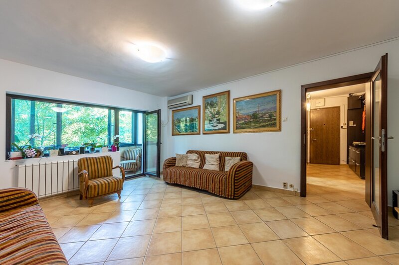 Aviatiei, apartament 4 camere, decomandat + loc ADP.