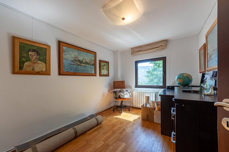 Aviatiei, apartament 4 camere, decomandat + loc ADP.