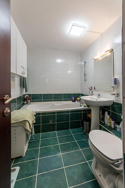 Aviatiei, apartament 4 camere, decomandat + loc ADP.